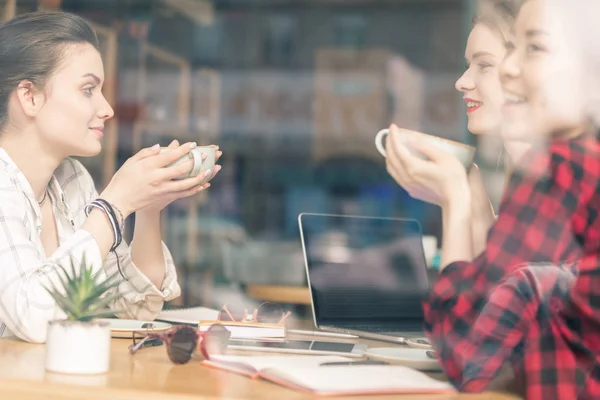 Friends having coffee break — Stock Photo