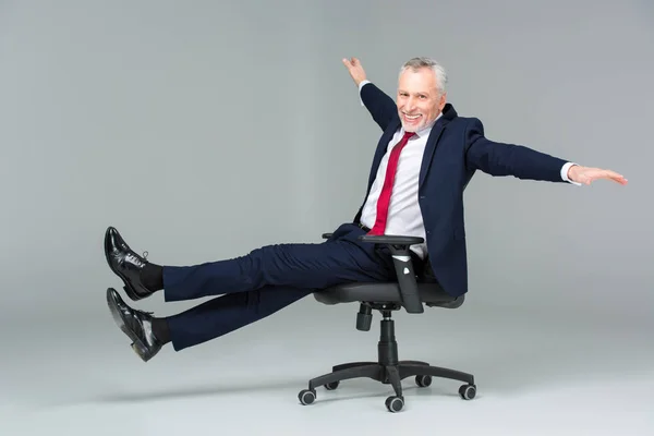 Homem de negócios na cadeira de escritório — Fotografia de Stock