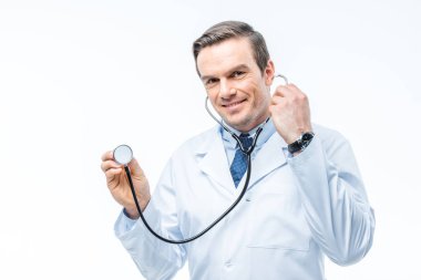 Steteskoplu erkek doktor.