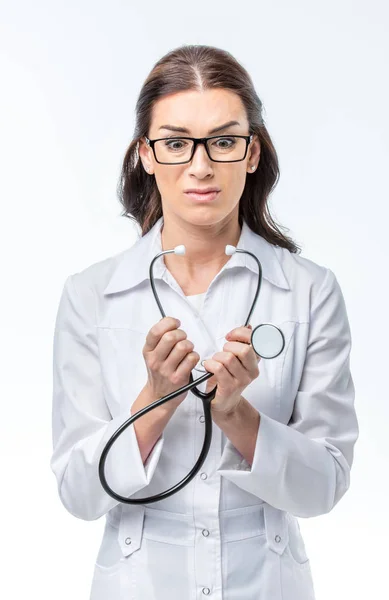 Médico feminino com estetoscópio — Fotografia de Stock