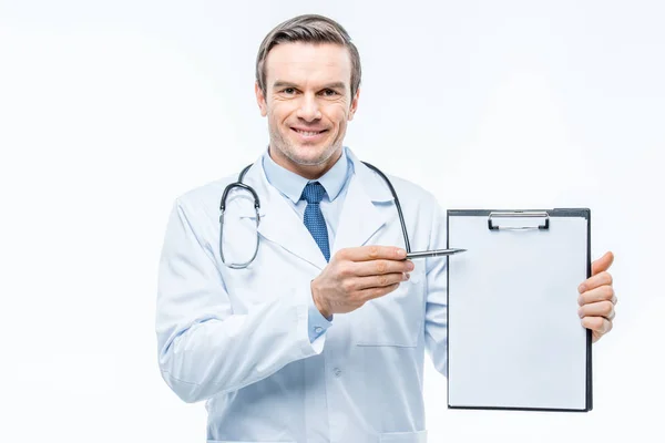 Doctor holding clipboard — Stock Photo, Image