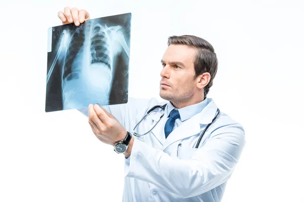 Doctor looking at x-ray — Stock Photo, Image