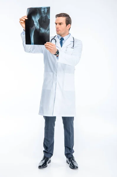 Doctor looking at x-ray — Stock Photo, Image