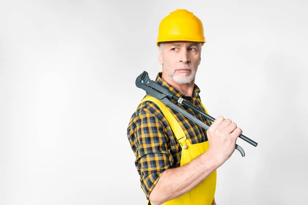 Mogen workman i hård hatt — Stockfoto