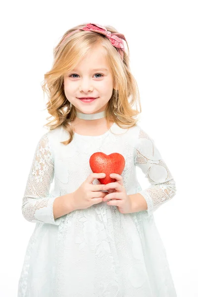 Menina com sinal de coração vermelho — Fotografia de Stock