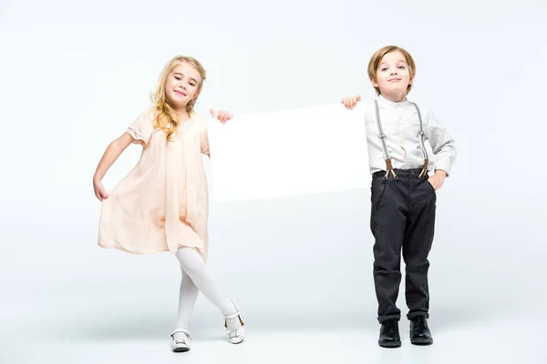 Kids holding blank card — Stock Photo, Image