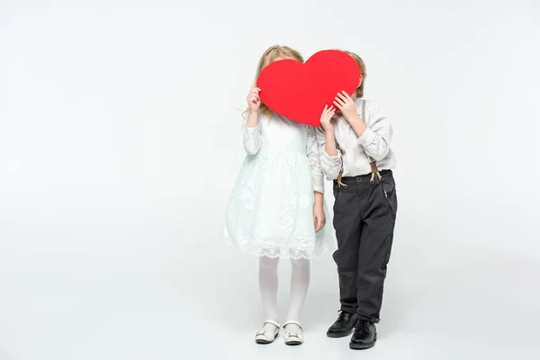 Kids holding red heart — Stock Photo, Image