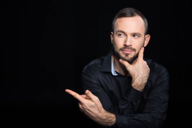 yakışıklı adam işaret