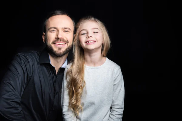 Baba ve kız gülümseyerek — Stok fotoğraf