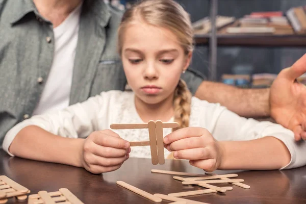 Little girl handcrafting — Stock Photo, Image