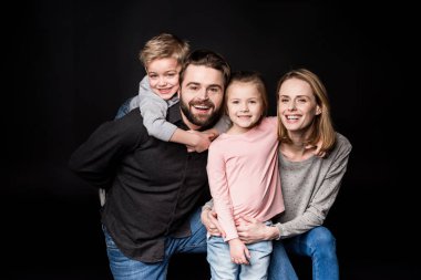 Mutlu genç aile