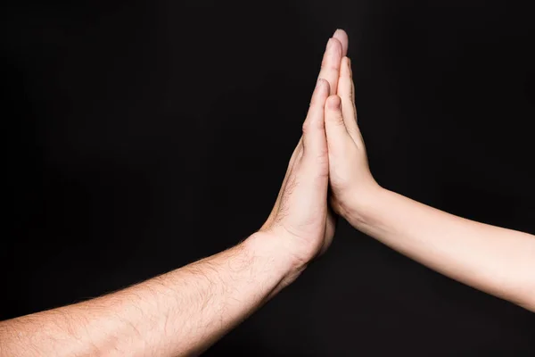 Vader en kind aanraken van palmen — Stockfoto