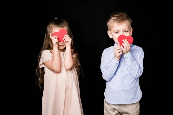 Kids with paper hearts — Stock Photo, Image