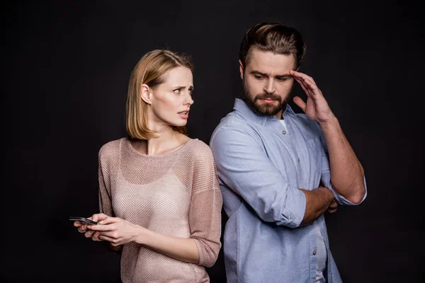 Jonge man en vrouw — Stockfoto