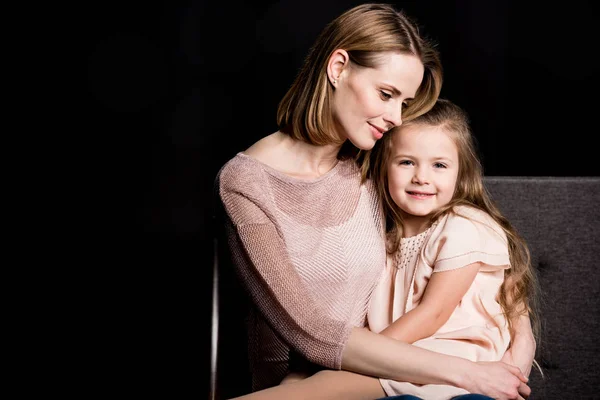 Jonge moeder met dochter — Stockfoto