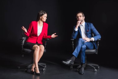 Chat yapan genç iş adamları