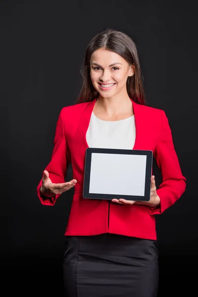 Pengusaha wanita dengan tablet digital — Stok Foto