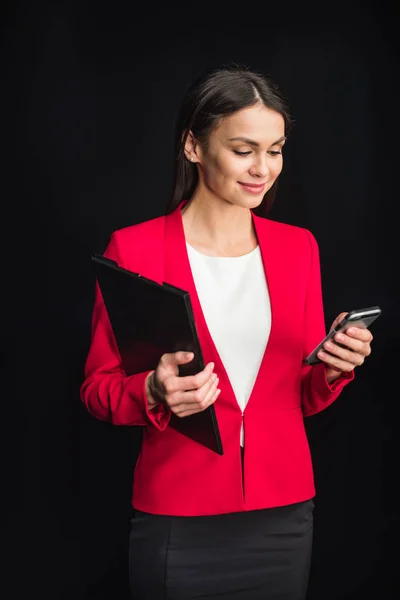 Mulher usando smartphone — Fotografia de Stock