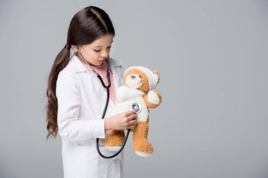 küçük kız oyun doktor