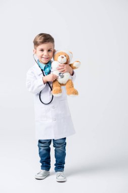 küçük çocuk oyun doktor
