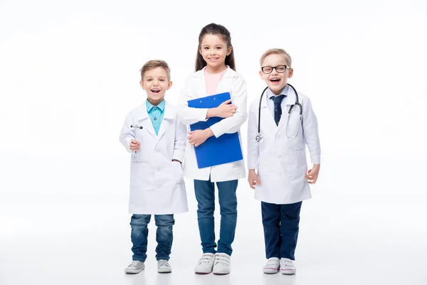 Bambini che giocano dottori — Foto Stock