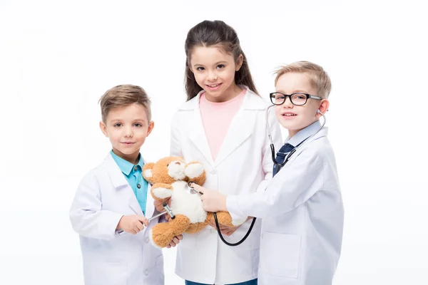 Crianças brincando de médicos — Fotografia de Stock
