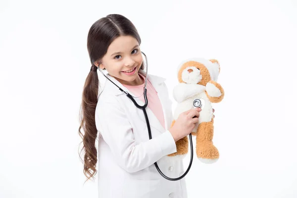 Μικρό κορίτσι παίζοντας γιατρός — Φωτογραφία Αρχείου