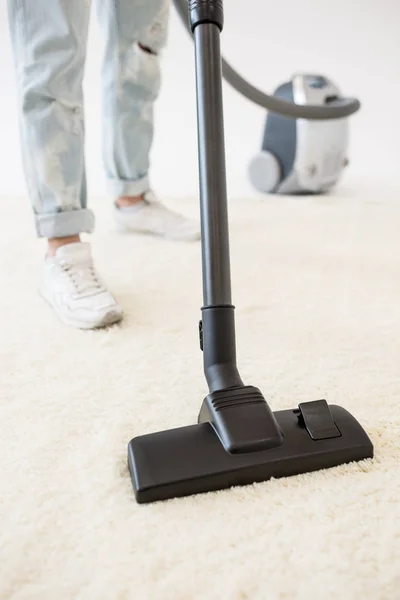 Woman vacuuming carpet — Stock Photo, Image