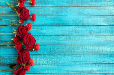 Картина, постер, плакат, фотообои "красные розы на столе цветы сирень тюльпаны", артикул 141134008