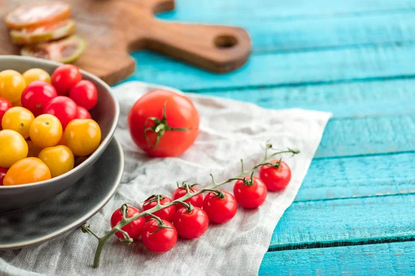 Various fresh tomatoes — Stock Photo, Image