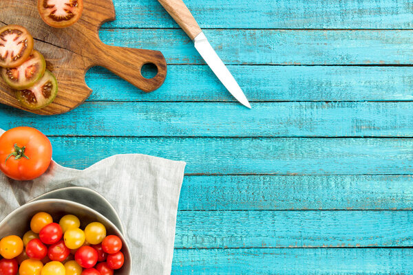 various fresh tomatoes 