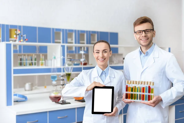 Young chemists in lab — Stock Photo, Image