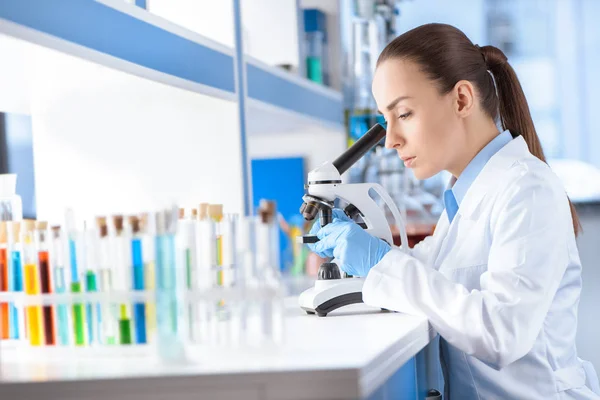 Scientist working with microscope — Stock Photo, Image