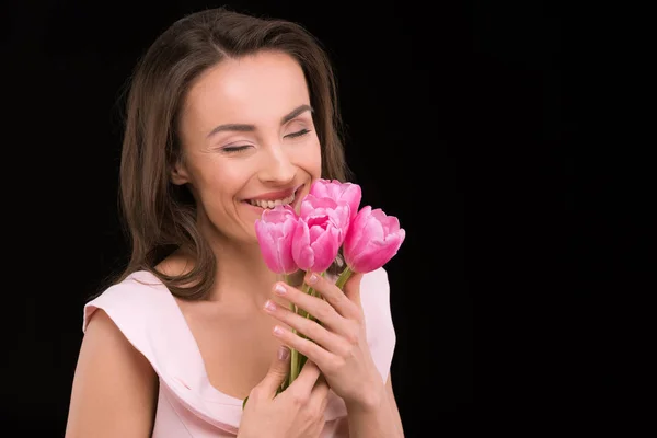 Молода жінка з тюльпанами — стокове фото