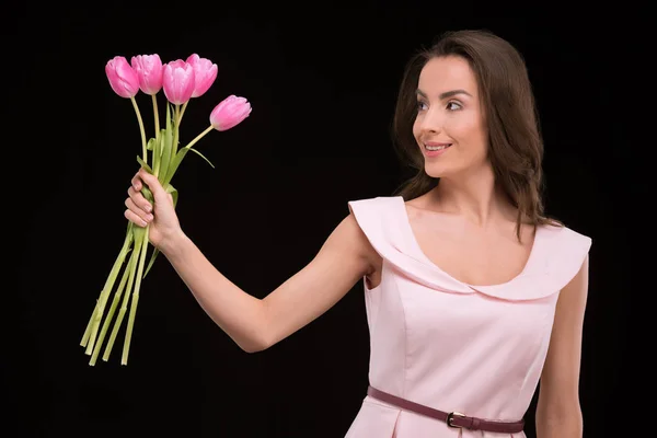 Mujer joven con tulipanes —  Fotos de Stock