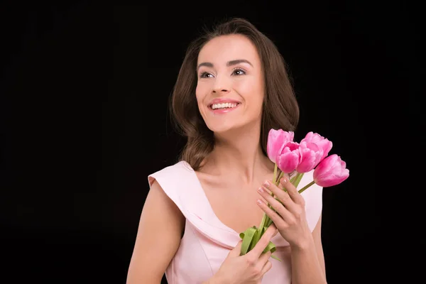 Jeune femme avec des tulipes — Photo