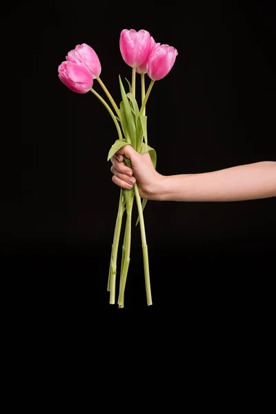 Frau hält Tulpen — Stockfoto