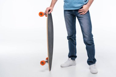 Kaykaylı genç adam.