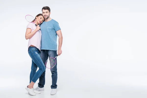 Couple avec raquettes de badminton — Photo