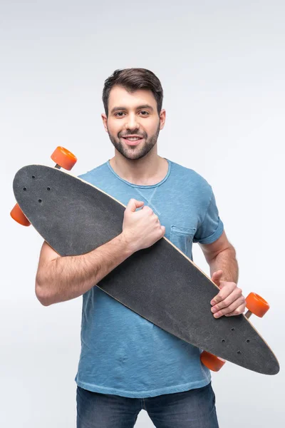 Jeune homme avec skateboard — Photo