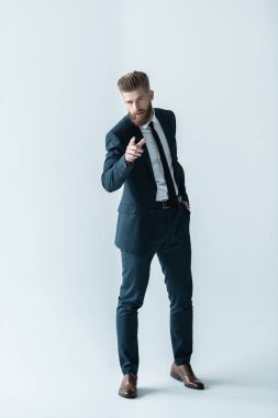 Şık sakallı işadamı