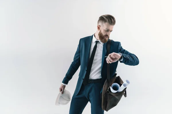 Hombre de negocios comprobar reloj de pulsera — Foto de Stock