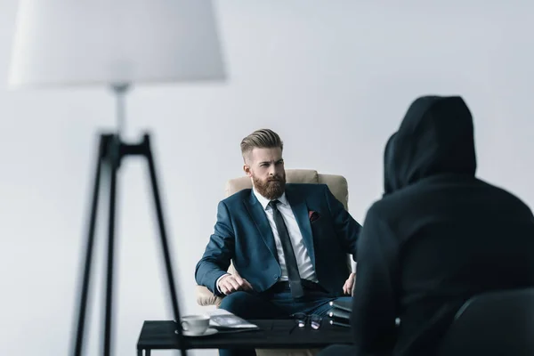 Businessman talking with anonymous person — Stock Photo, Image