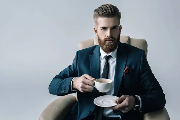 Empresário com xícara de café — Fotografia de Stock