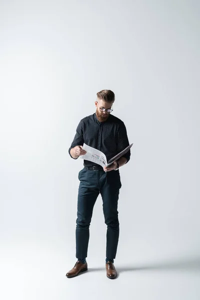 Stylish man reading newspaper — Stock Photo, Image