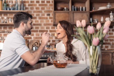 couple eating cake clipart