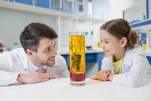 Scientists making experiment — Stock Photo, Image