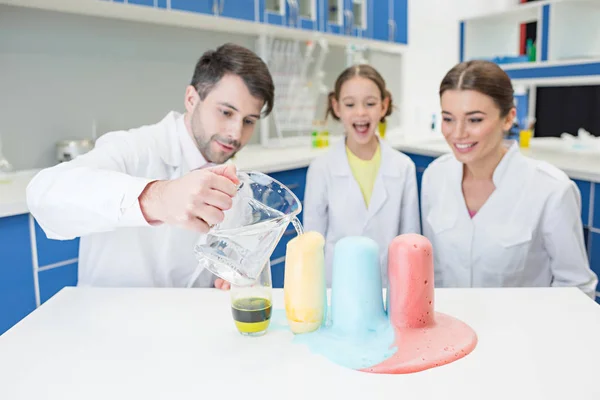 Scientists making experiment — Stock Photo, Image