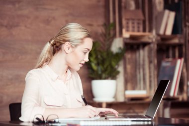 Businesswoman working with laptop  clipart