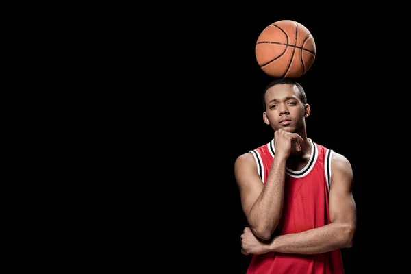 Joueur de basket avec balle — Photo